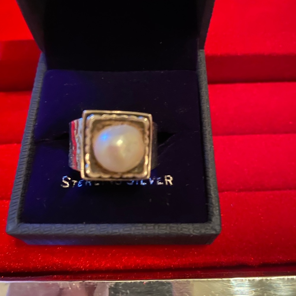 Elegant Silver Pearl Ring